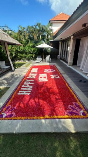 Pool Villa with Pool Flower Decorations in Bali - DAY USE 6hrs and Pickup-Dropoff - by Grazie Bali